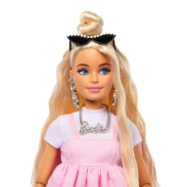 BARBIE DELUXE FASHIONISTAS DOLL - PINK DRESS