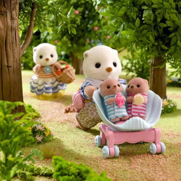 THE SYLVANIAN FAMILIES SEA OTTER FAMILY PLAYSET