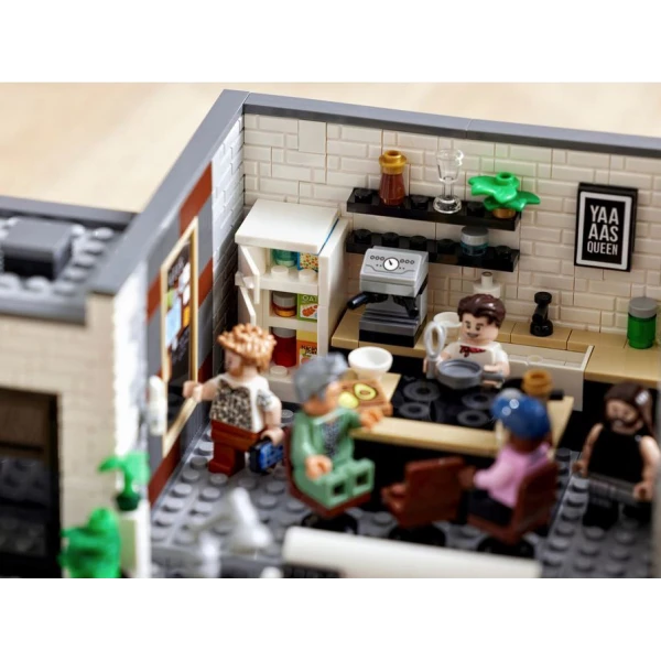 LEGO® CREATOR QUEER EYE - THE FAB 5 LOFT