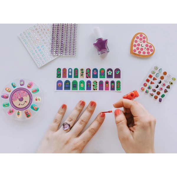 MAKE IT REAL: GLITTER GIRLS NAIL PARTY