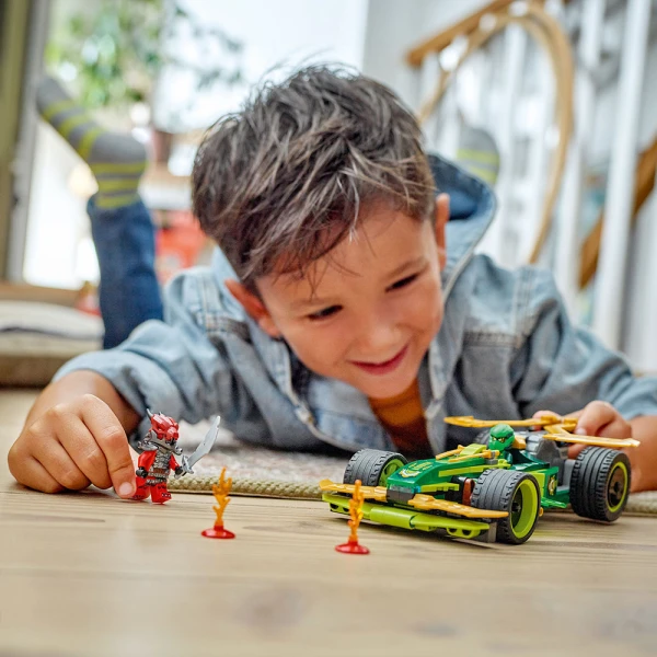 LEGO® NINJAGO® LLOYDʼS PULL-BACK RACE CAR