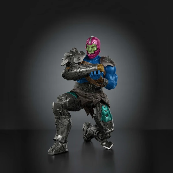 MASTERS OF THE UNIVERSE COLLECTIBLE FIGURE WITH ACCESSORY TRAP JAW