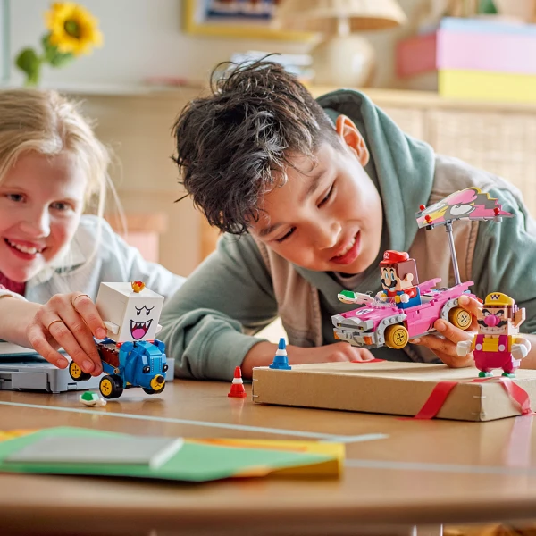 LEGO® SUPER MARIO™: MARIO KART™ – WARIO & KING BOO
