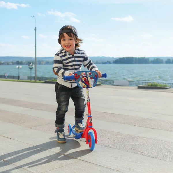 SCOOTER SPIDERMAN WITH 3 WHEELS