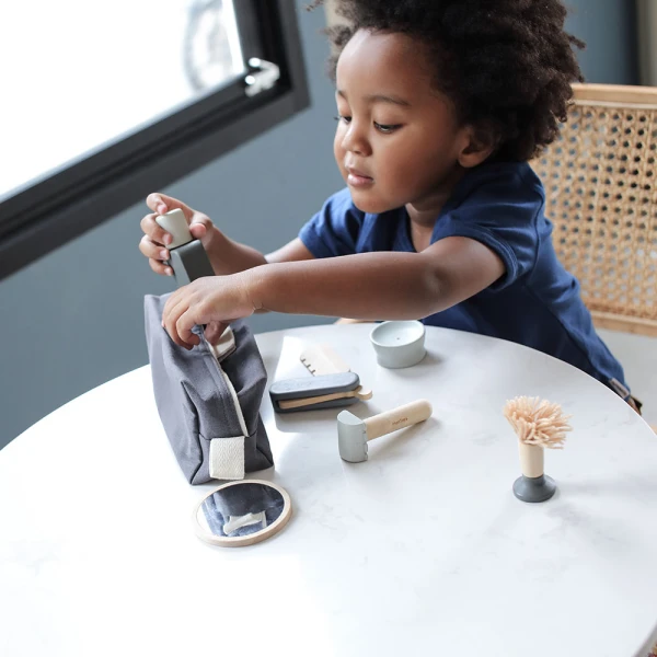 PLAN TOYS WOODEN ΤΟΥ SHAVING SET
