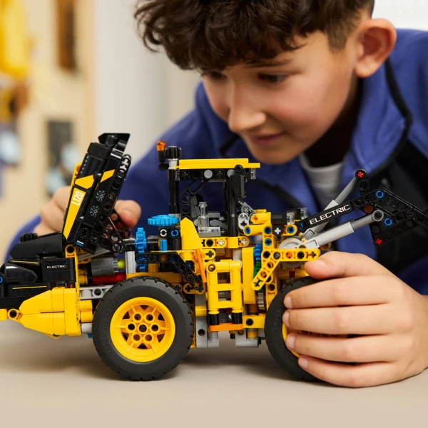 LEGO® TECHNIC™ ΦΟΡΤΩΤΗΣ VOLVO L120 ELECTRIC
