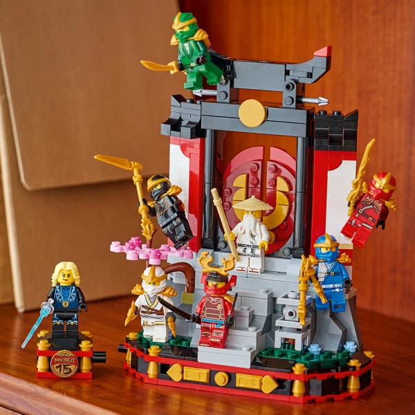 LEGO® NINJAGO® ΔΙΑΚΟΣΜΗΤΙΚΟ ΜΕ ΧΑΡΑΚΤΗΡΕΣ ΝΙΝΤΖΑ – 15Η ΕΠΕΤΕΙΟΣ