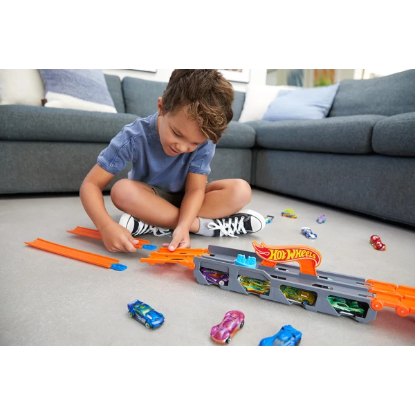 HOT WHEELS SPEEDWAY HAULER 2 IN 1