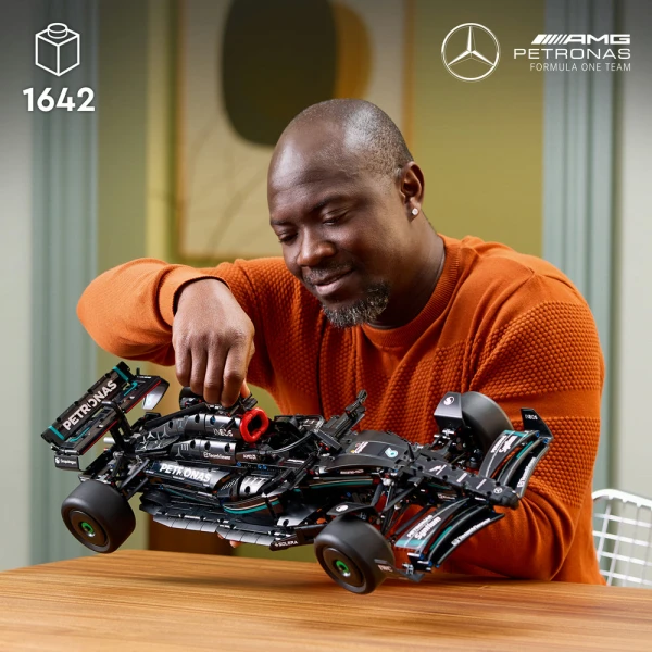 LEGO® TECHNIC MERCEDES-AMG F1 W14 E PERFORMANCE