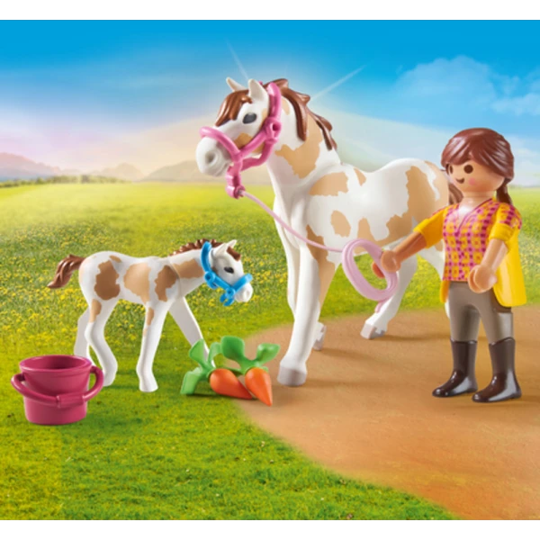 PLAYMOBIL COUNTRY HORSE WITH FOAL