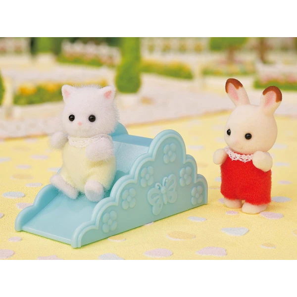 THE SYLVANIAN FAMILIES BABY WINDMILL PARK 5526