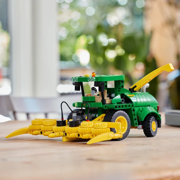 LEGO® TECHNIC™ JOHN DEERE 9700 FORAGE HARVESTER