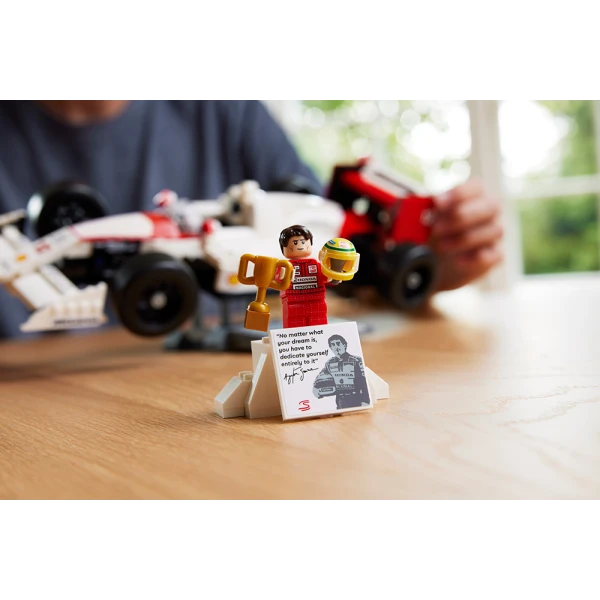 LEGO® ICONS MCLAREN MP4/4 & ΆΙΡΤΟΝ ΣΕΝΑ