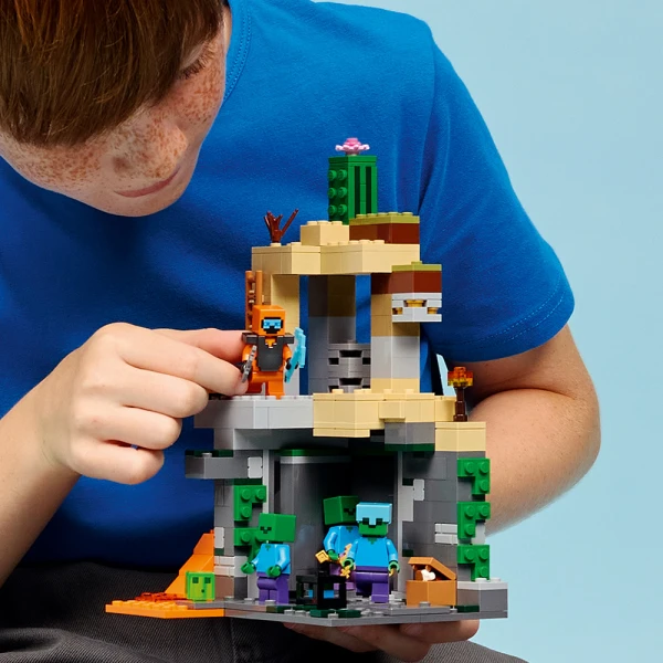 LEGO® MINECRAFT® ΜΠΟΥΝΤΡΟΥΜΙ ΤΩΝ ΖΟΜΠΙ