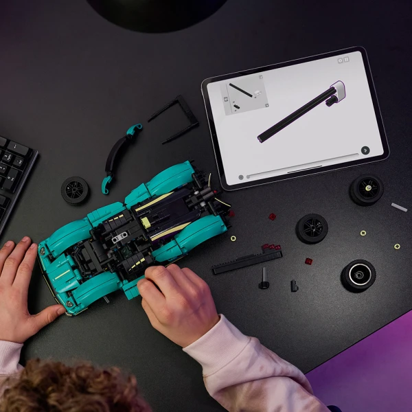 LEGO® TECHNIC™ ASTON MARTIN VALKYRIE