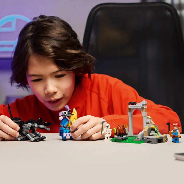 LEGO® FORTNITE® PEELY & SPARKPLUGʼS CAMP
