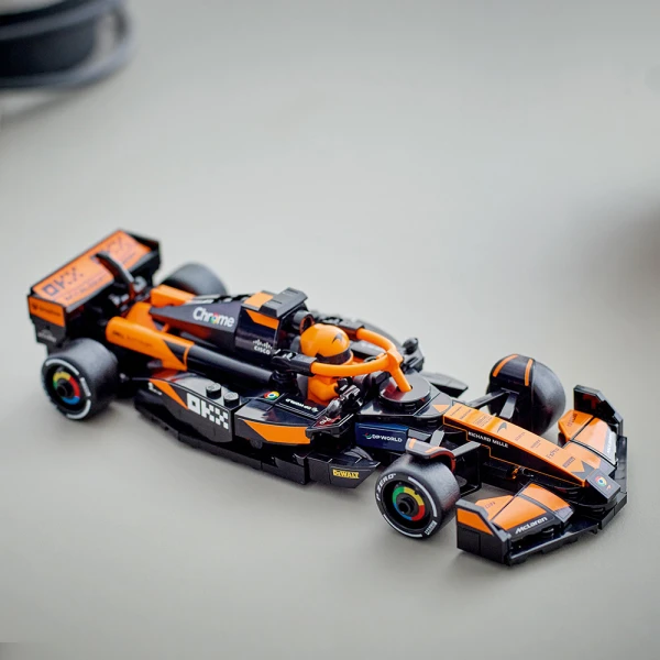 LEGO® SPEED CHAMPIONS MCLAREN F1® TEAM MCL38 RACE CAR