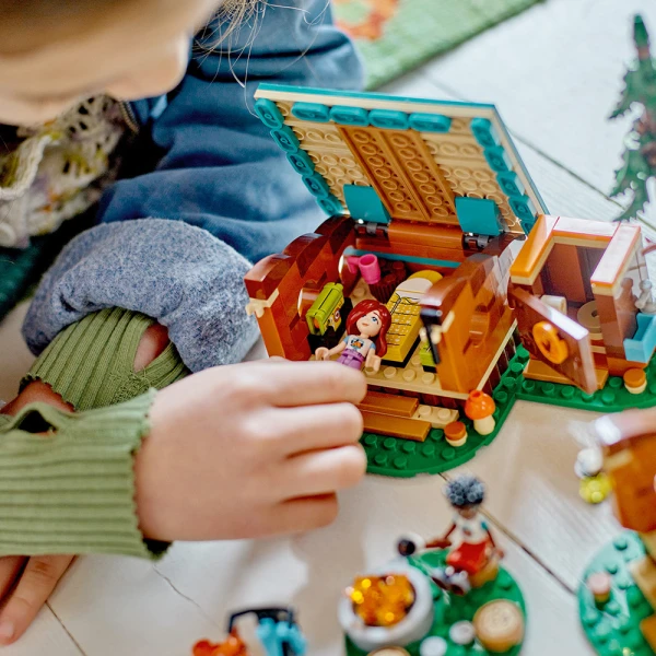 LEGO® FRIENDS ΆΝΕΤΑ ΣΠΙΤΑΚΙΑ ΣΤΗΝ ΚΑΤΑΣΚΗΝΩΣΗ ΤΗΣ ΠΕΡΙΠΕΤΕΙΑΣ