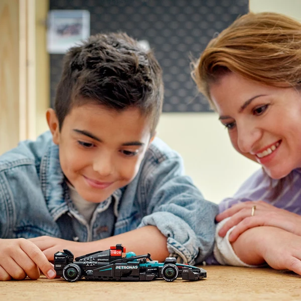 LEGO® SPEED CHAMPIONS MERCEDES-AMG  F1® W15 RACE CAR