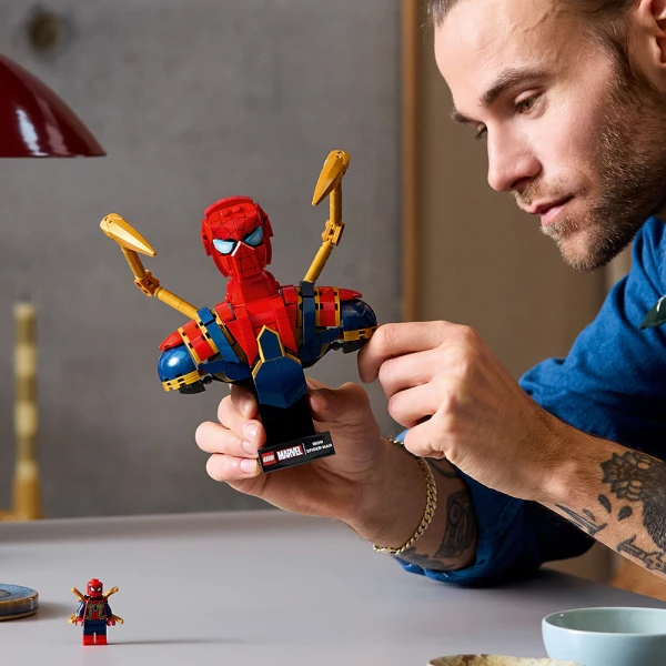 LEGO® MARVEL IRON SPIDER-MAN BUST