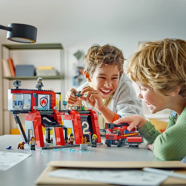 LEGO® CITY ΣΤΑΘΜΟΣ ΠΥΡΟΣΒΕΣΤΙΚΗΣ ΜΕ ΠΥΡΟΣΒΕΣΤΙΚΟ ΦΟΡΤΗΓΟ