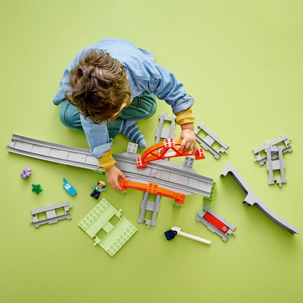 LEGO® DUPLO® TOWN ΣΕΤ ΕΠΕΚΤΑΣΗΣ ΜΕ ΓΕΦΥΡΑ ΚΑΙ ΤΡΟΧΙΕΣ ΤΡΕΝΟΥ