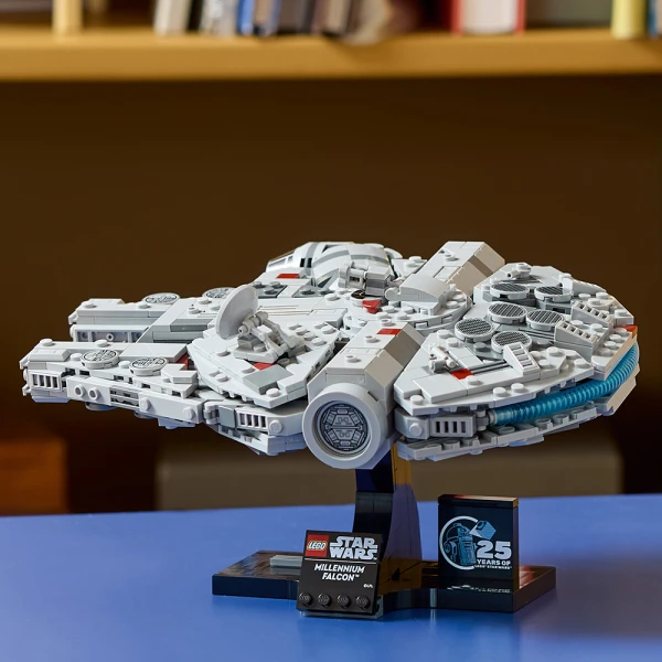 LEGO® STAR WARS™ MILLENNIUM FALCON™