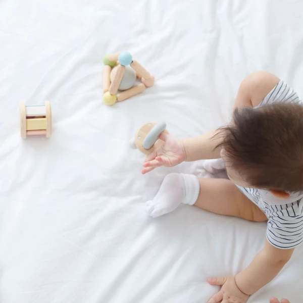 PLAN TOYS ΞΥΛΙΝΗ ΠΥΡΑΜΙΔΑ ΜΕ ΜΠΑΛΑ