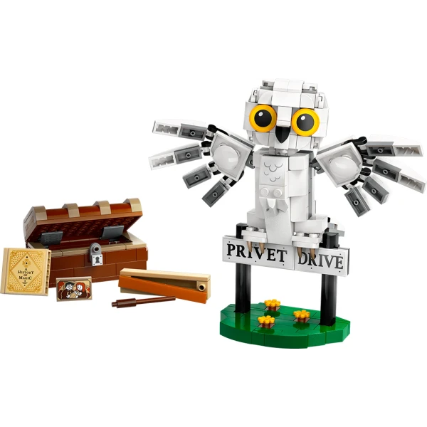 LEGO® HARRY POTTER™ HEDWIG™ AT 4 PRIVET DRIVE