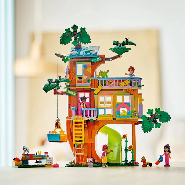 LEGO® FRIENDS ΣΤΕΚΙ ΣΤΟ ΔΕΝΤΡΟΣΠΙΤΟ ΦΙΛΙΑΣ