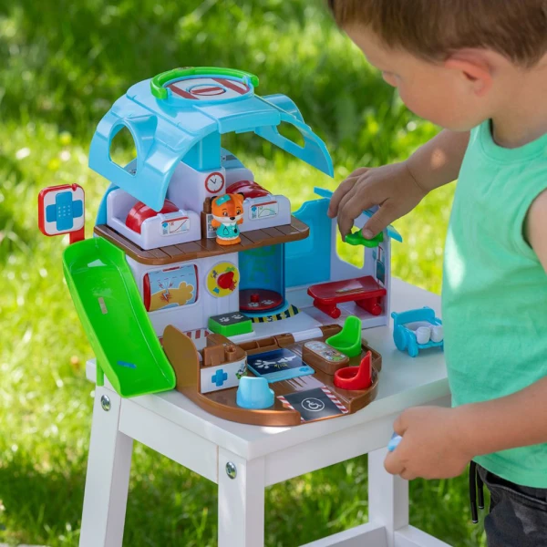KLOROFIL EDUCATIONAL TOY CARE CENTER WITH 1 CHARACTER & ACCESSORIES
