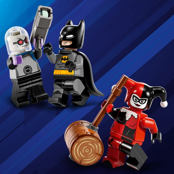 LEGO® DC BATMAN™ BATMAN WITH THE BATMOBILE™ VS. HARLEY QUINN™ & MR. FREEZE™