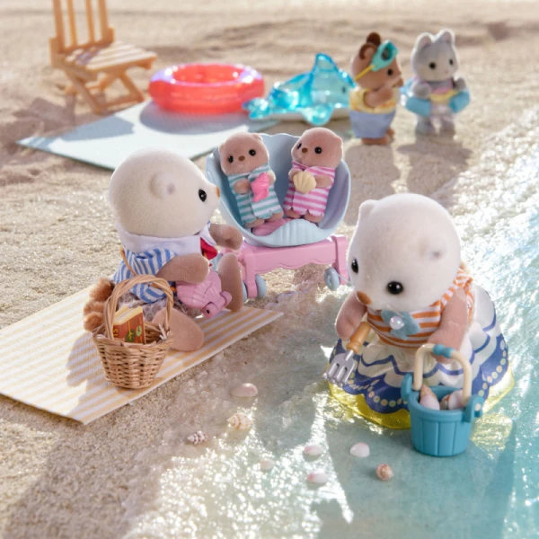 THE SYLVANIAN FAMILIES SEA OTTER FAMILY PLAYSET