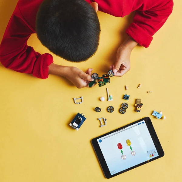 LEGO® CITY ΠΑΚΕΤΟ ΑΓΩΝΙΣΤΙΚΩΝ ΑΥΤΟΚΙΝΗΤΩΝ - ΑΕΡΟΠΛΑΝΟ VS. ΝΟΣΟΚΟΜΕΙΑΚΟ ΚΡΕΒΑΤΙ