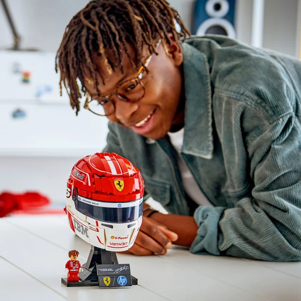LEGO® EDITIONS SCUDERIA FERRARI HP CHARLES LECLERC HELMET