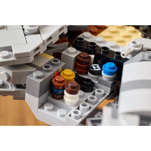 LEGO® STAR WARS™ MILLENNIUM FALCON™