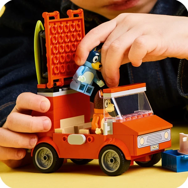 LEGO® BLUEY BEACH & FAMILY CAR TRIP