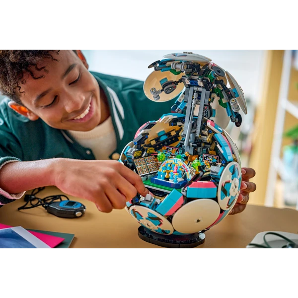LEGO® EDITIONS SPORTS SOCCER BALL