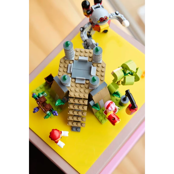 LEGO® SONIC THE HEDGEHOG™ KNUCKLES AND THE MASTER EMERALD SHRINE