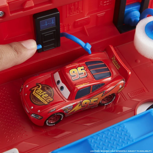 CARS TRANSFORMING MACK PLAYSET