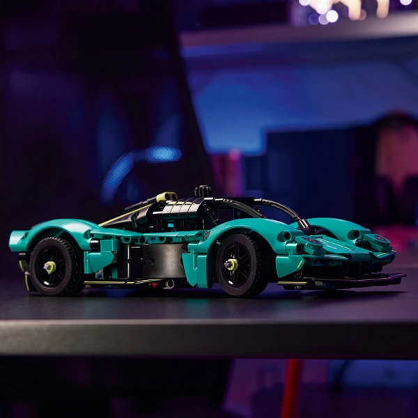 LEGO® TECHNIC™ ASTON MARTIN VALKYRIE
