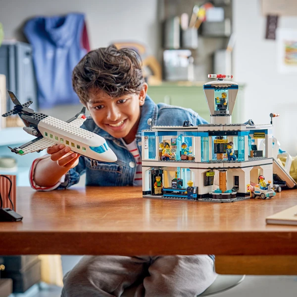 LEGO® CITY ΑΕΡΟΔΡΟΜΙΟ ΜΕ ΑΕΡΟΠΛΑΝΟ