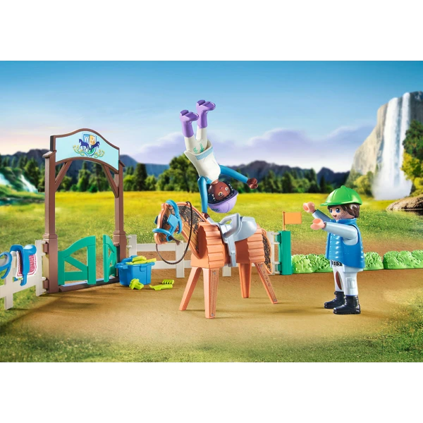 PLAYMOBIL HORSES OF WATERFALL MODERN RIDING SCHOOL