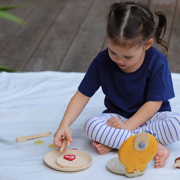 WOODEN GAME PLAN TOYS WAFFLES MACHINE