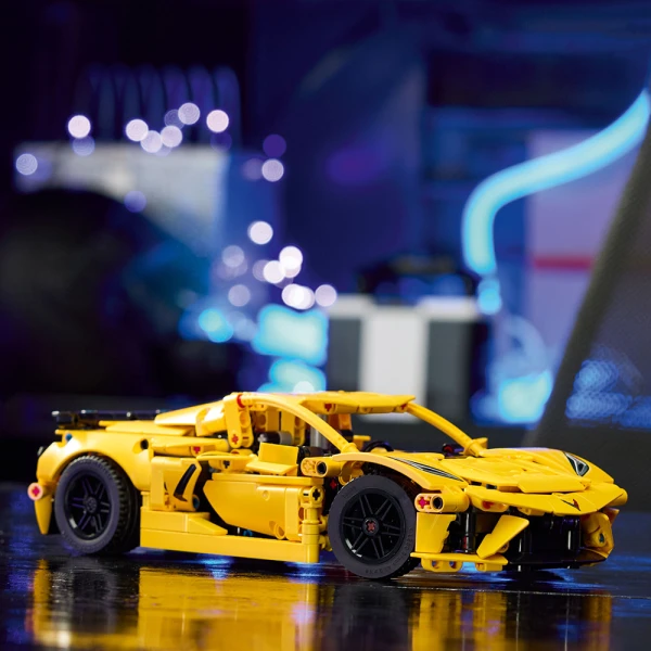 LEGO® TECHNIC™ CHEVROLET CORVETTE STINGRAY