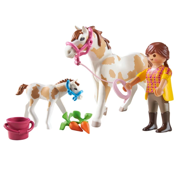 PLAYMOBIL COUNTRY HORSE WITH FOAL